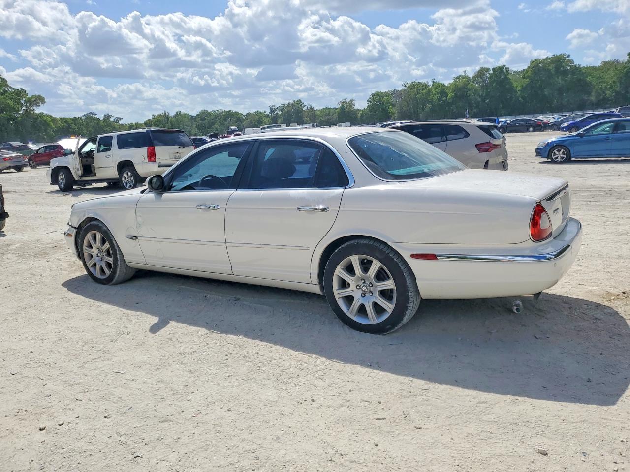 2004 JAGUAR XJ8 photo 4