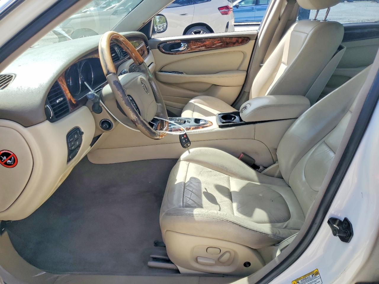 2004 JAGUAR XJ8 photo 19