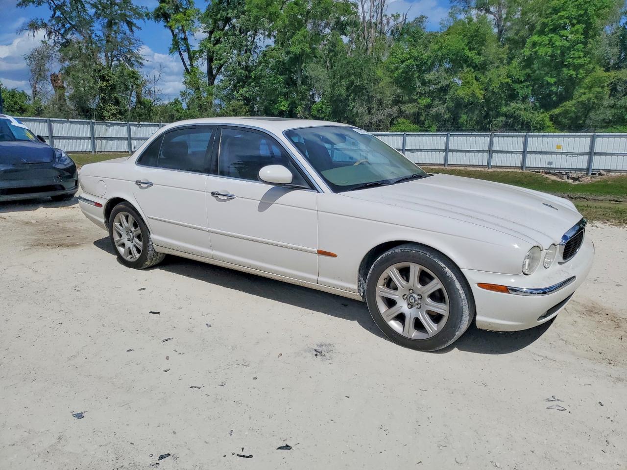 2004 JAGUAR XJ8 photo 10