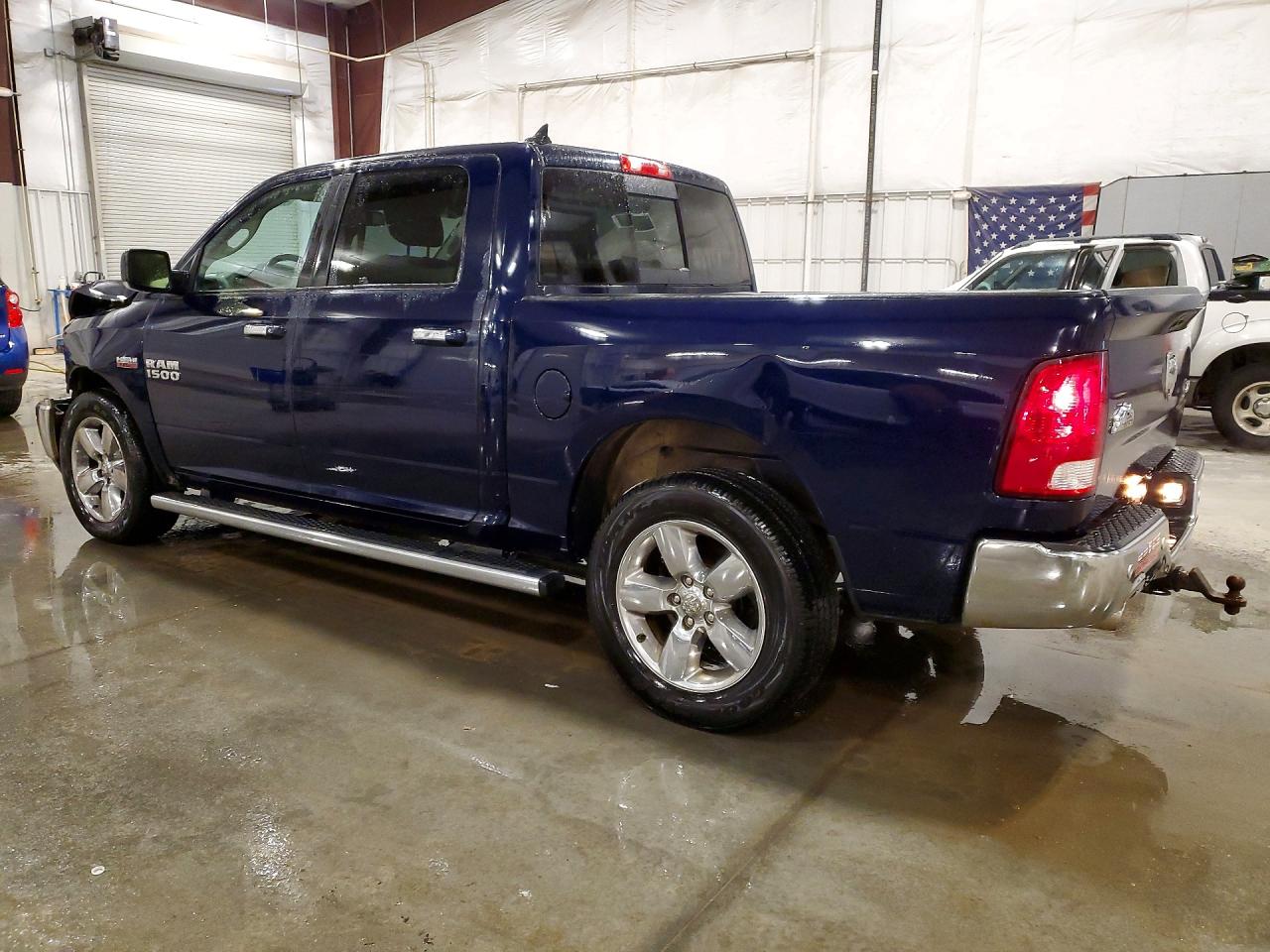 2017 RAM 1500 SLT photo 3