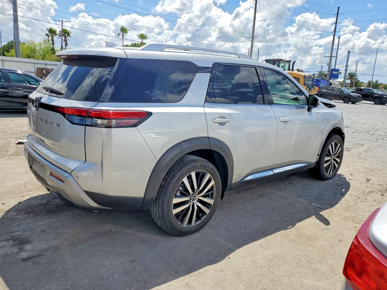 2023 NISSAN PATHFINDER PLATINUM photo 3