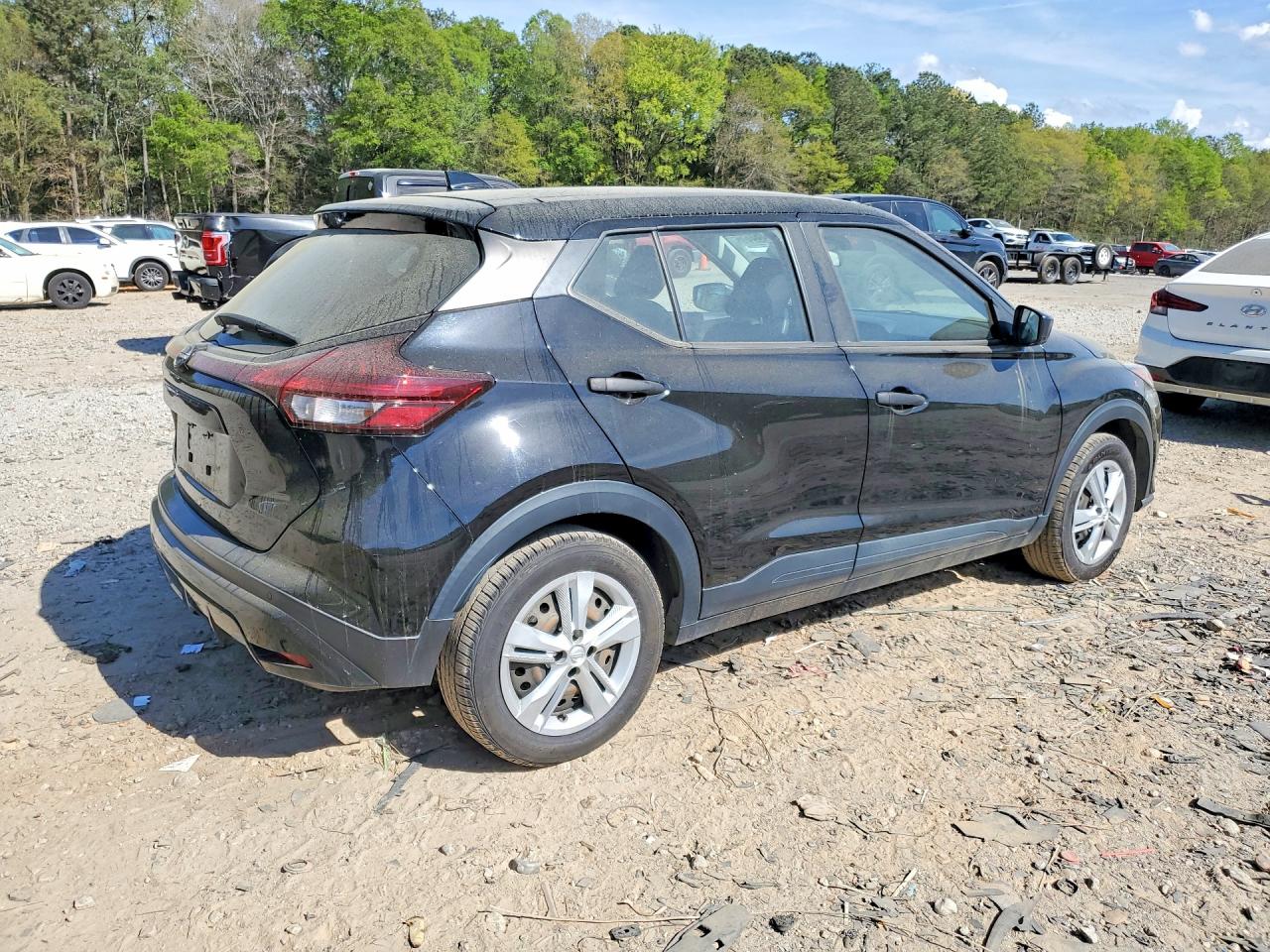 2022 NISSAN KICKS S photo 5