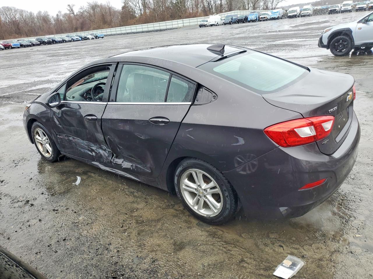 2017 CHEVROLET CRUZE LT photo 2