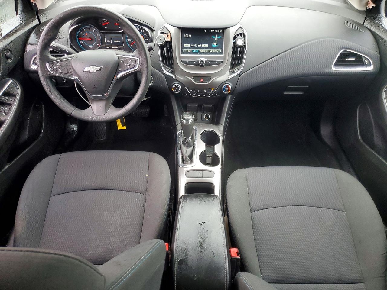 2017 CHEVROLET CRUZE LT photo 8