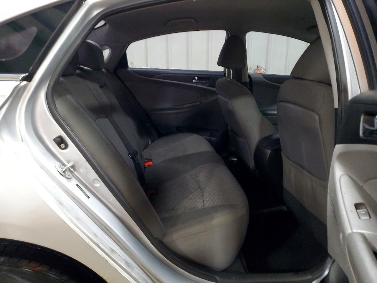 2012 HYUNDAI SONATA GLS photo 28