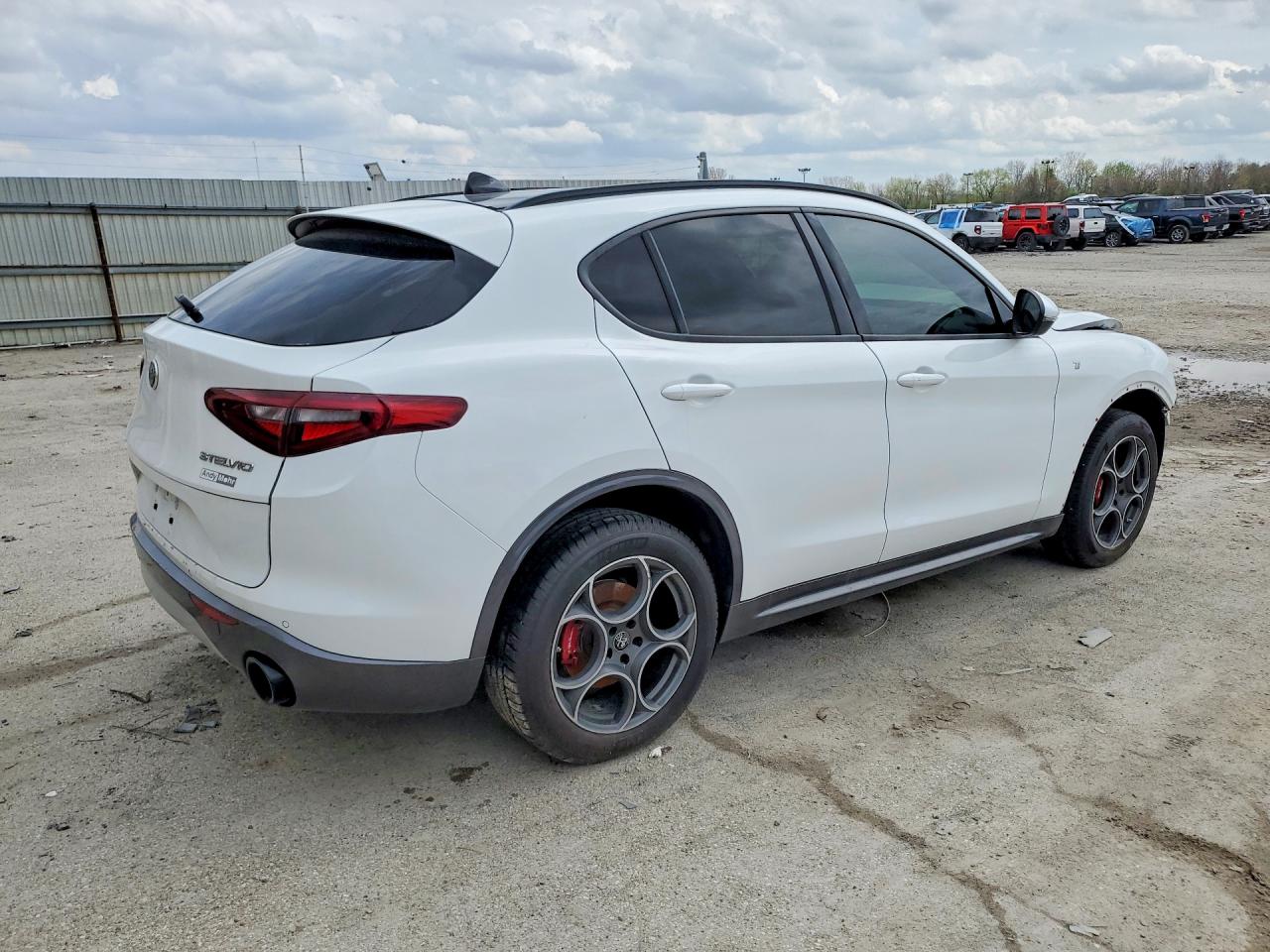 2022 ALFA ROMEO STELVIO TI photo 3