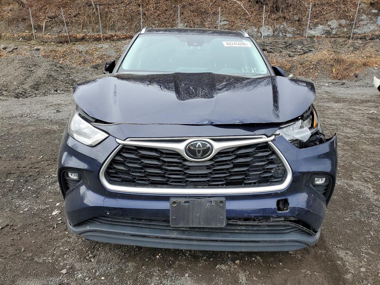 2020 TOYOTA HIGHLANDER XLE photo 13