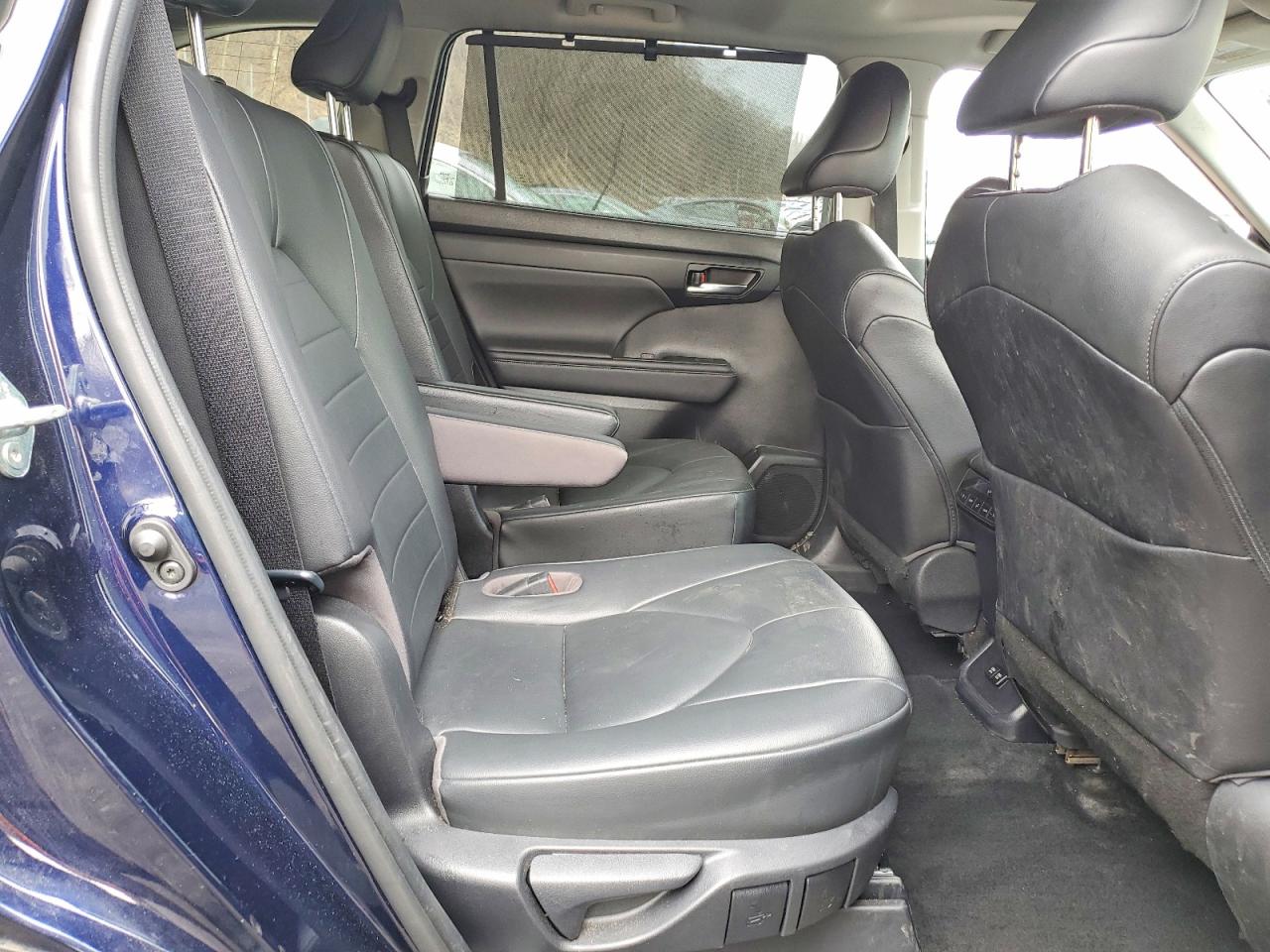 2020 TOYOTA HIGHLANDER XLE photo 31