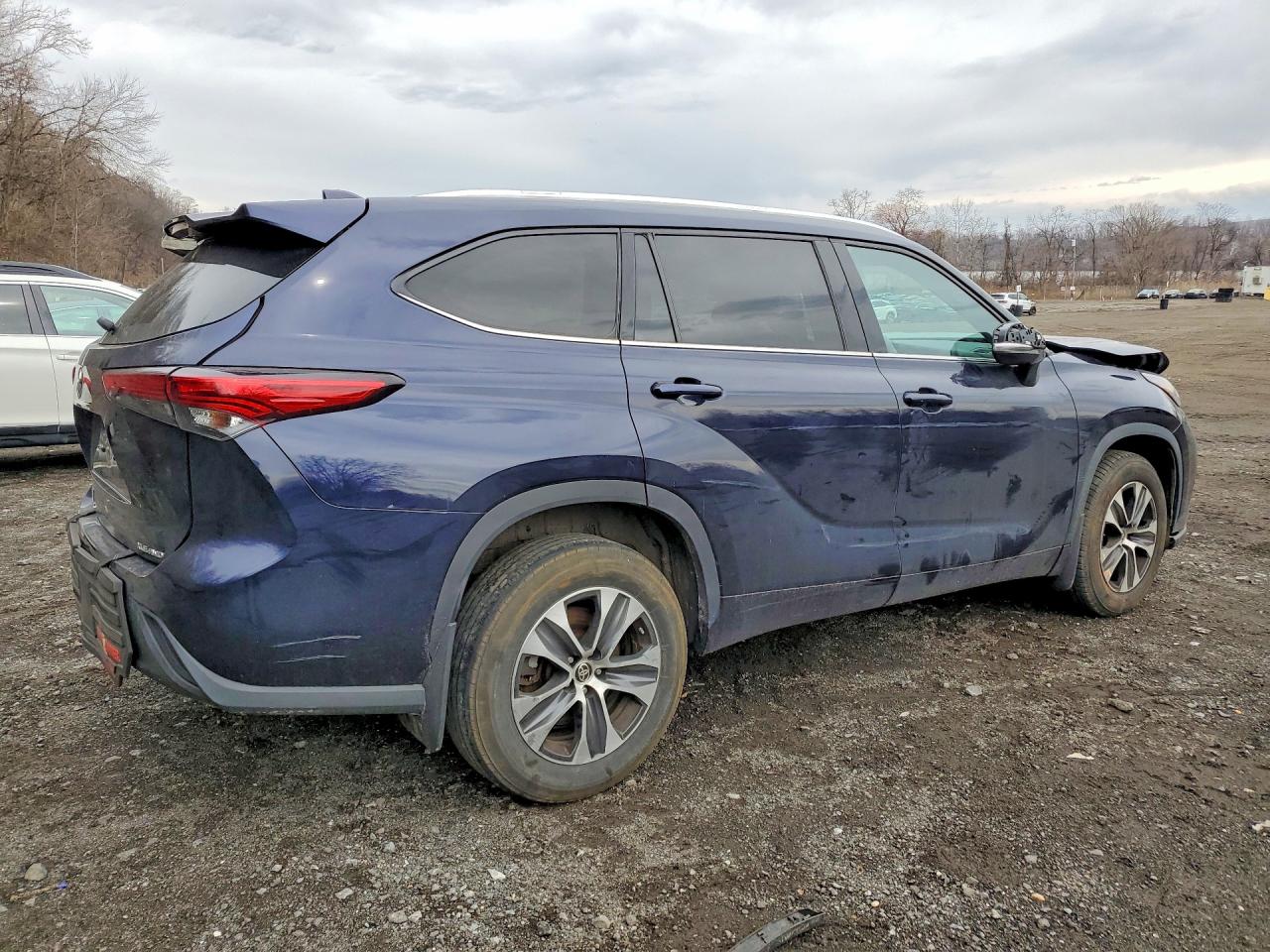 2020 TOYOTA HIGHLANDER XLE photo 7