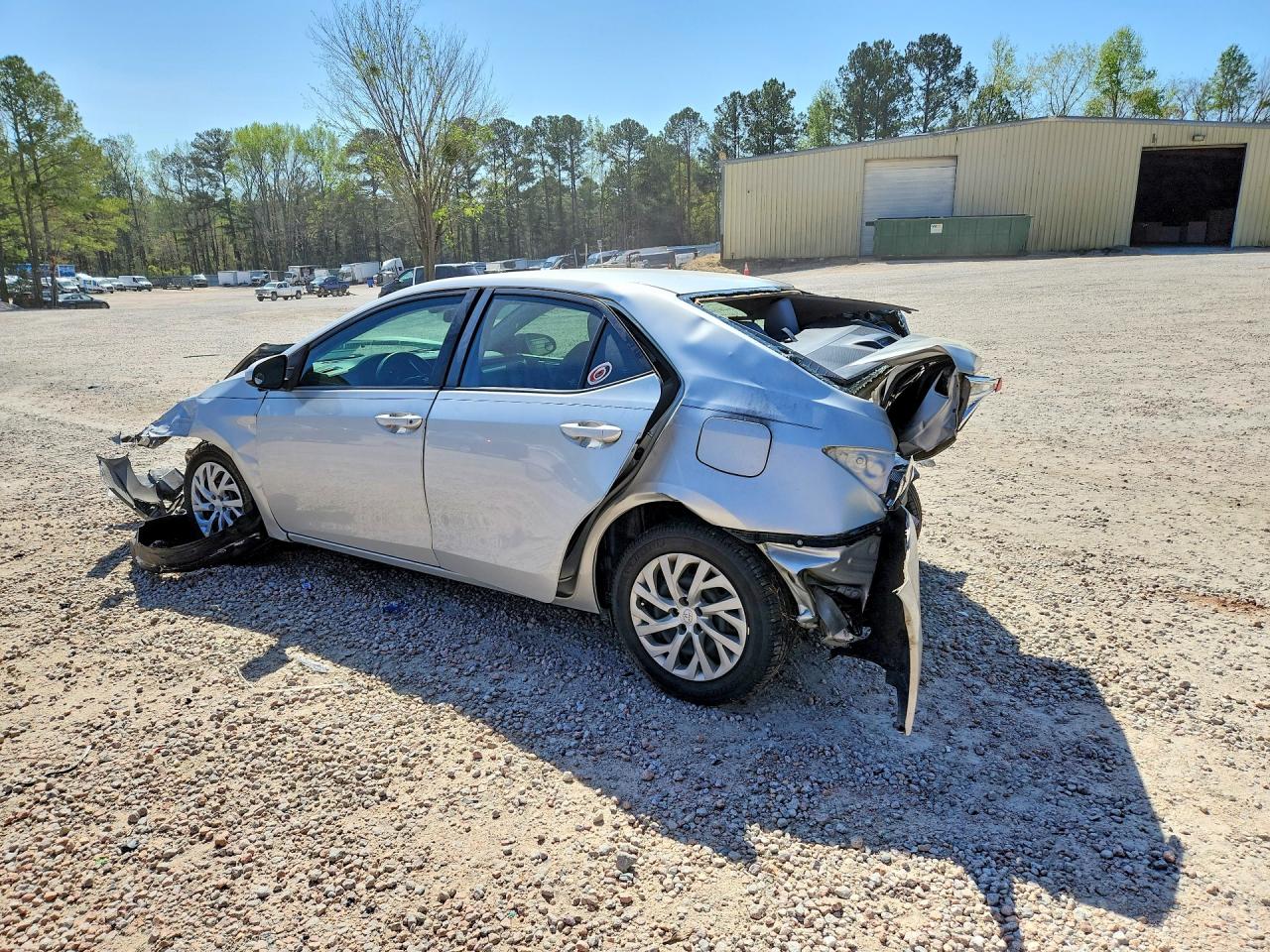 2017 TOYOTA COROLLA LE photo 3