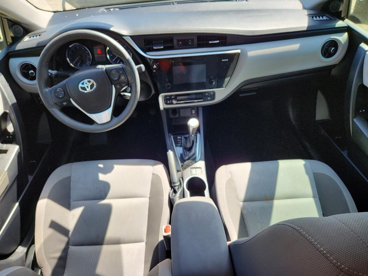 2017 TOYOTA COROLLA LE photo 15