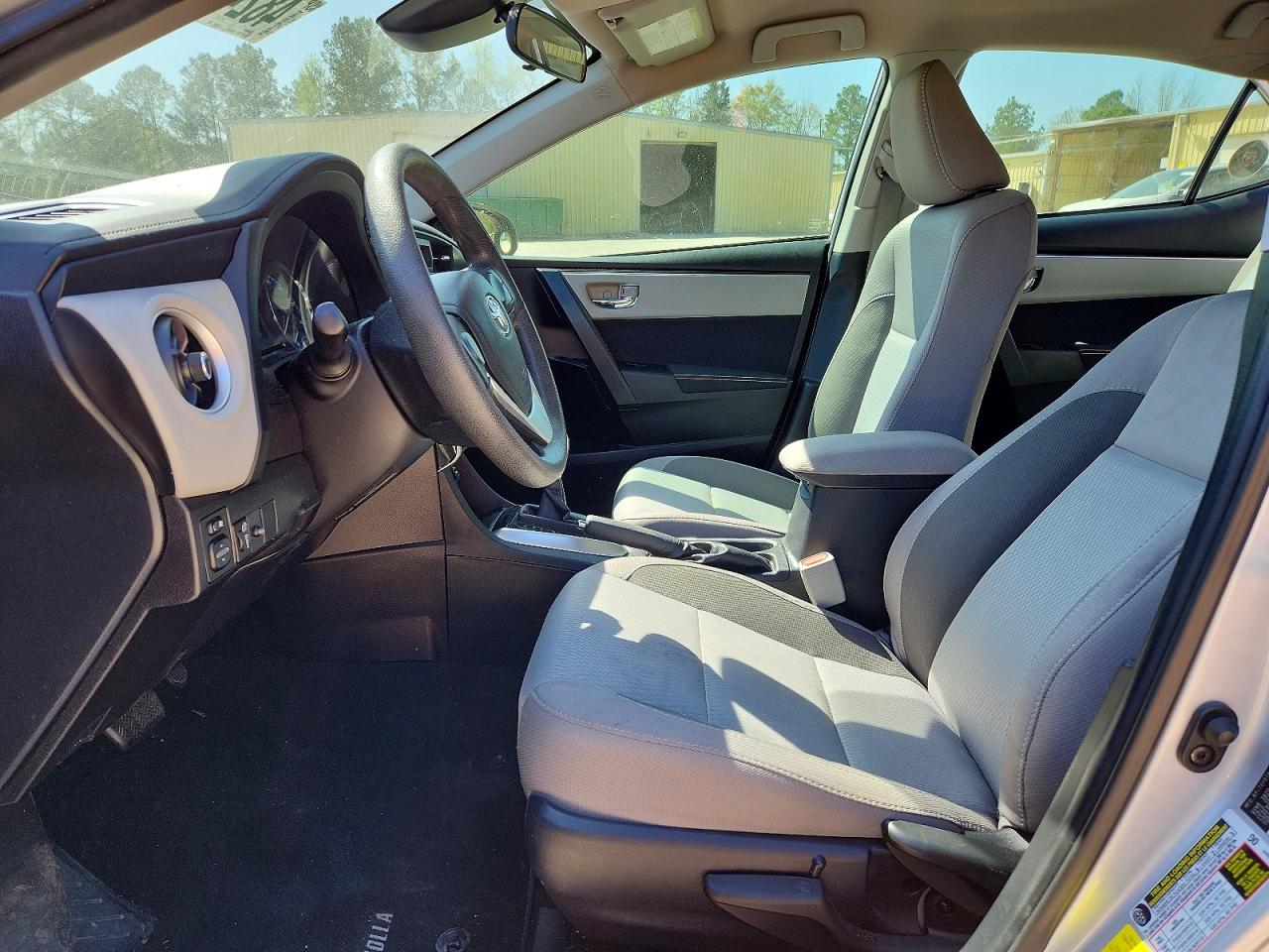 2017 TOYOTA COROLLA LE photo 13