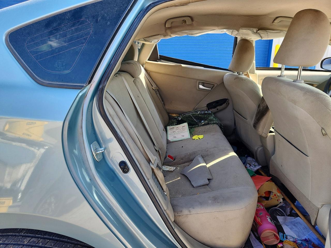 2015 TOYOTA PRIUS TWO photo 19