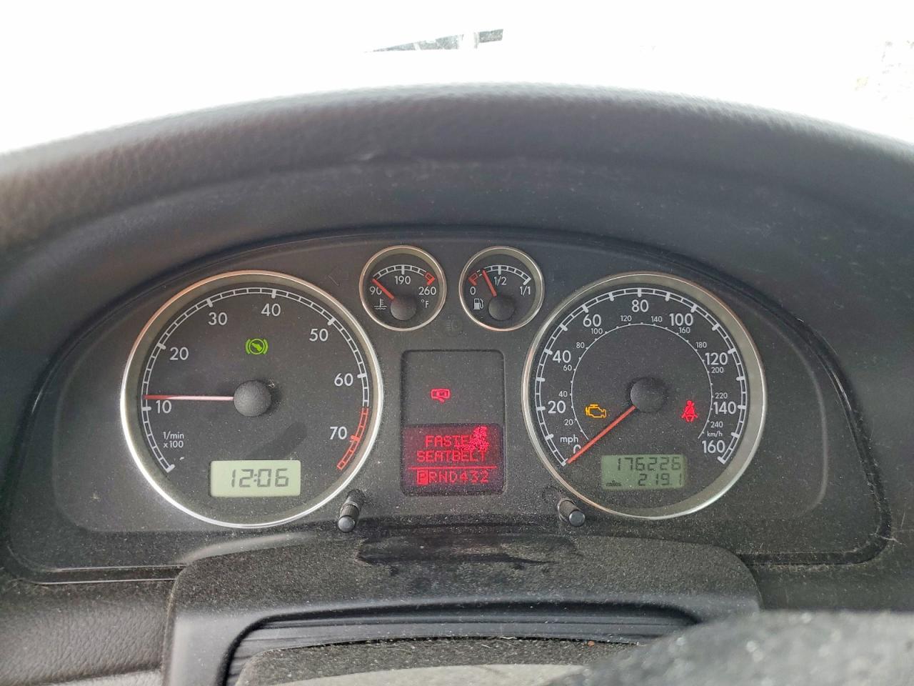 2002 VOLKSWAGEN PASSAT GLS photo 17