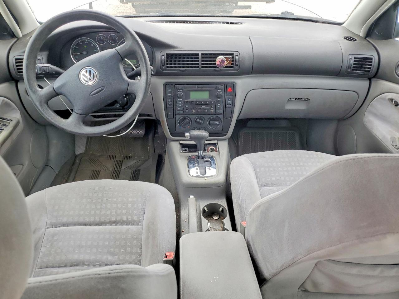 2002 VOLKSWAGEN PASSAT GLS photo 15