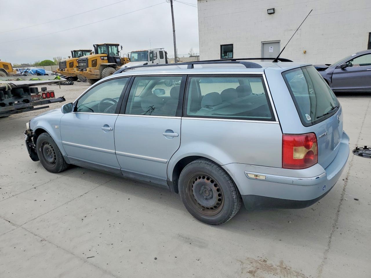 2002 VOLKSWAGEN PASSAT GLS photo 3