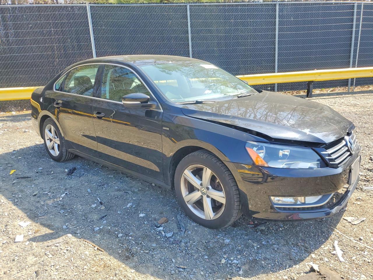 2015 VOLKSWAGEN PASSAT S photo 7