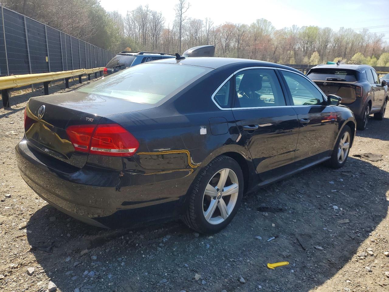 2015 VOLKSWAGEN PASSAT S photo 5