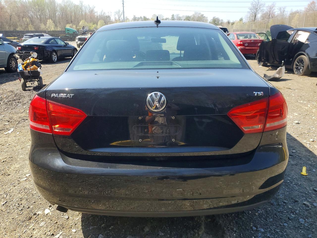 2015 VOLKSWAGEN PASSAT S photo 11