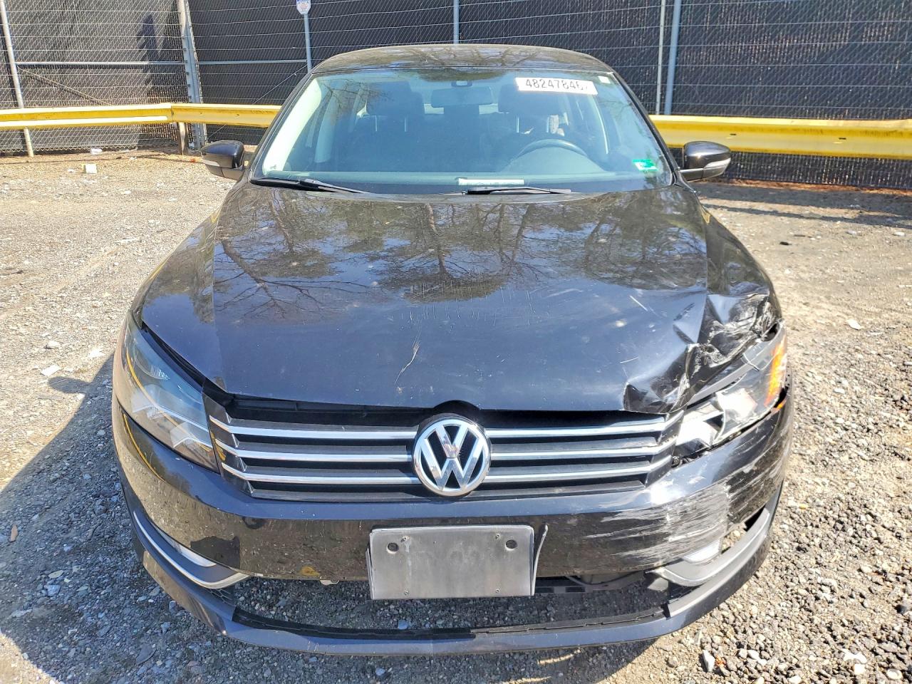 2015 VOLKSWAGEN PASSAT S photo 9