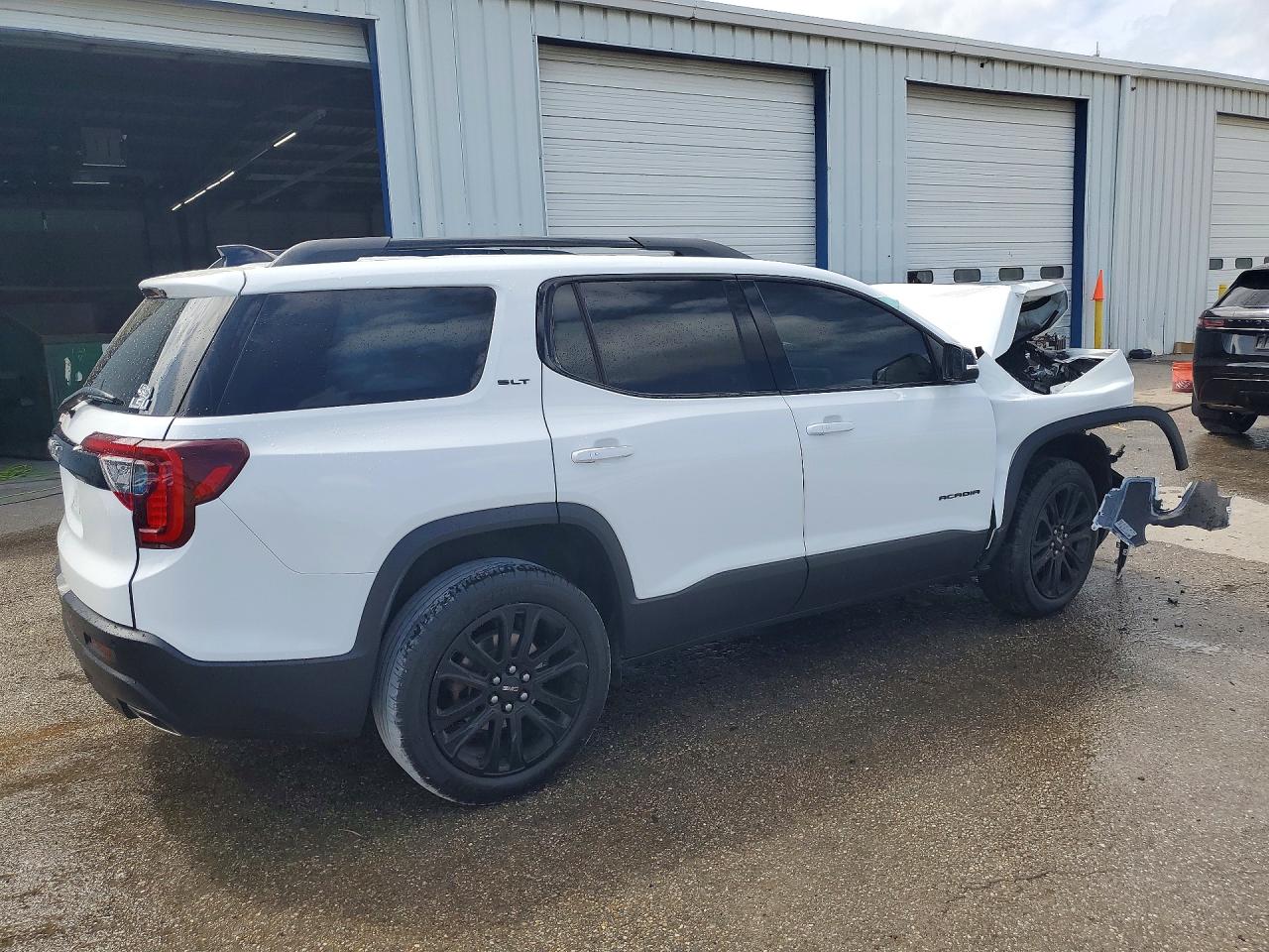 2023 GMC ACADIA SLT photo 3