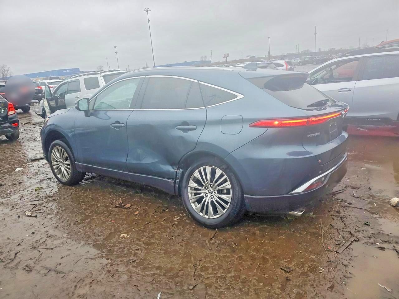 2023 TOYOTA VENZA XLE photo 3