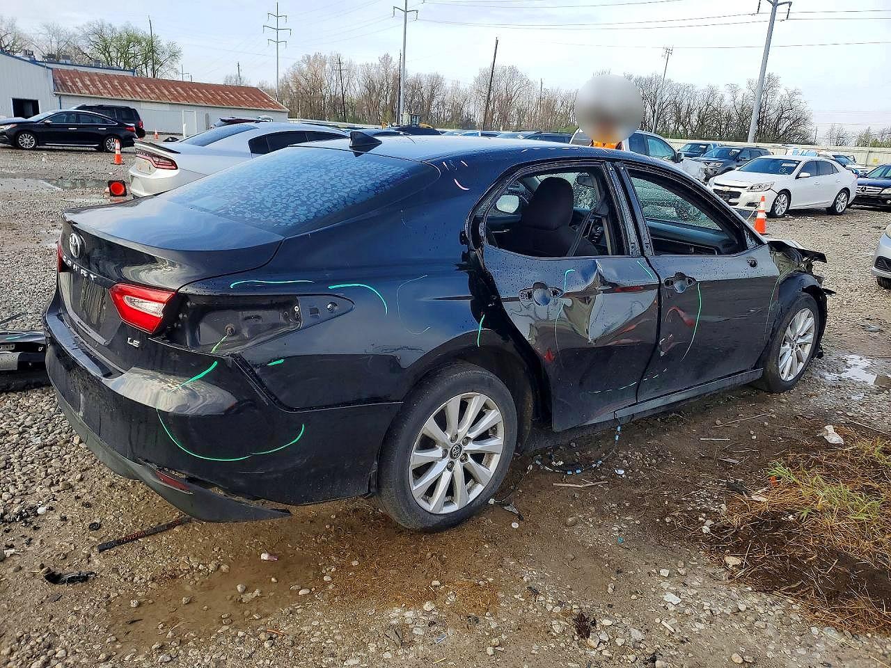 2019 TOYOTA CAMRY LE photo 7