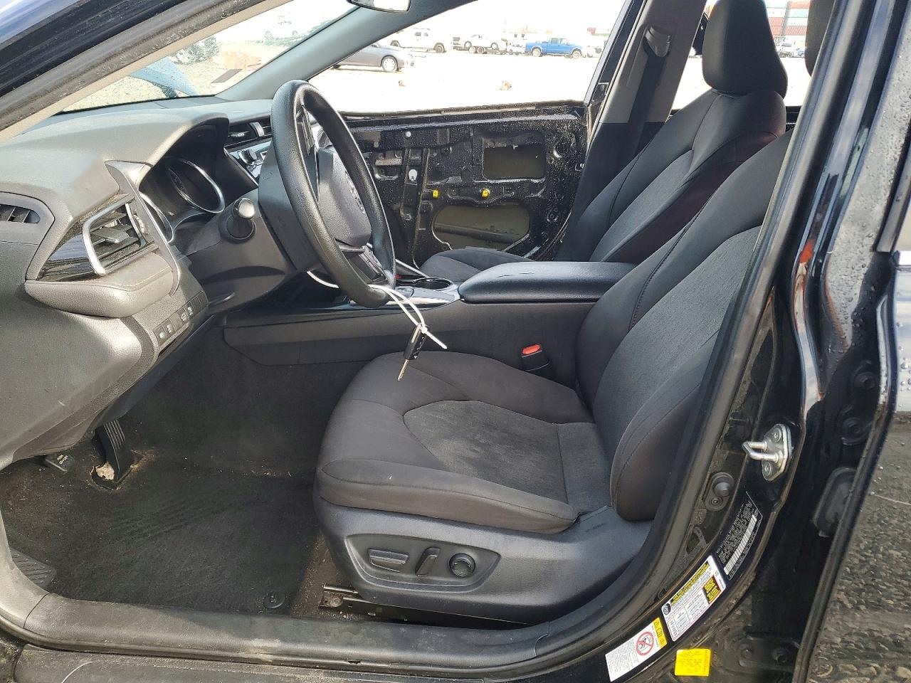 2019 TOYOTA CAMRY LE photo 19