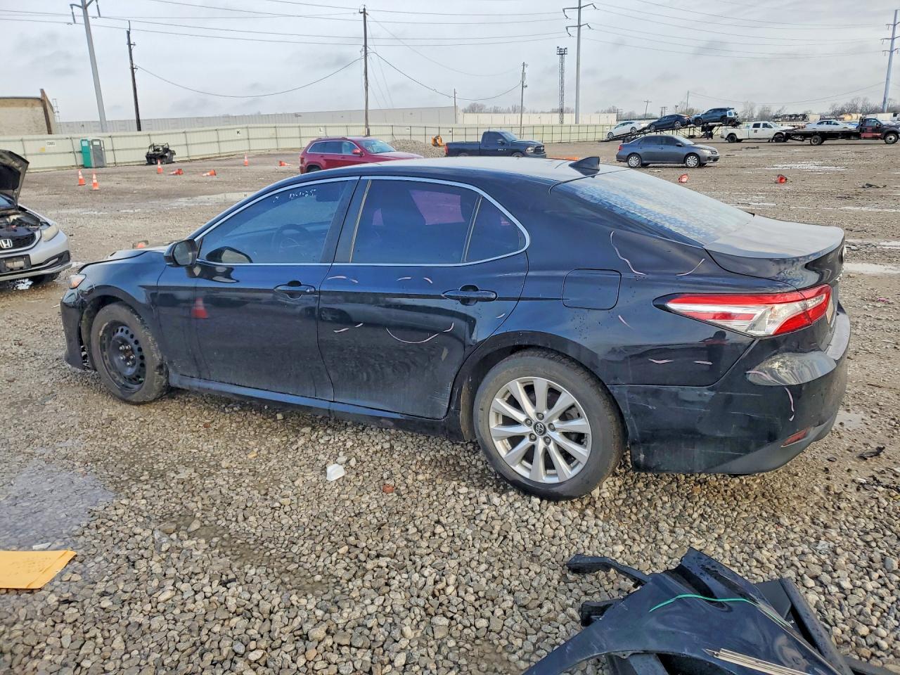 2019 TOYOTA CAMRY LE photo 4