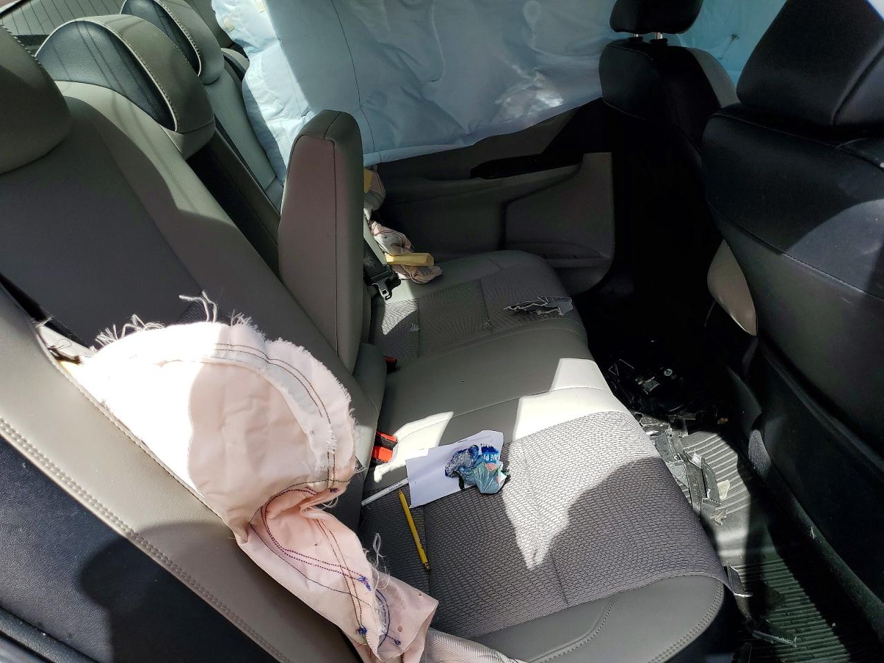 2017 TOYOTA CAMRY SE photo 10