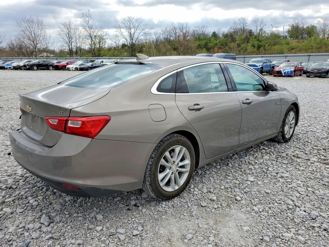 2018 CHEVROLET MALIBU LT photo 3