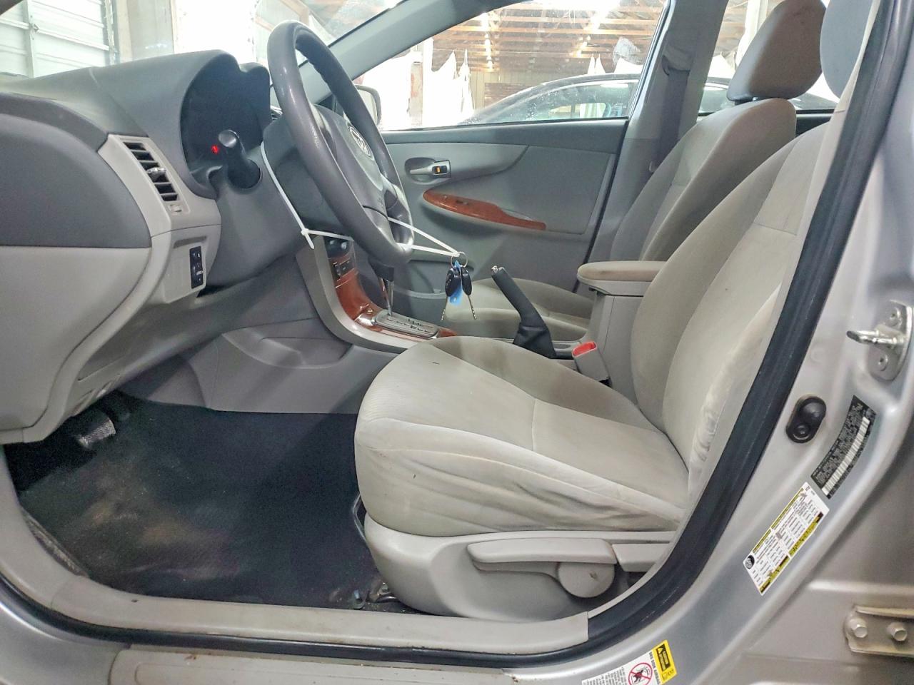 2009 TOYOTA COROLLA XLE photo 13