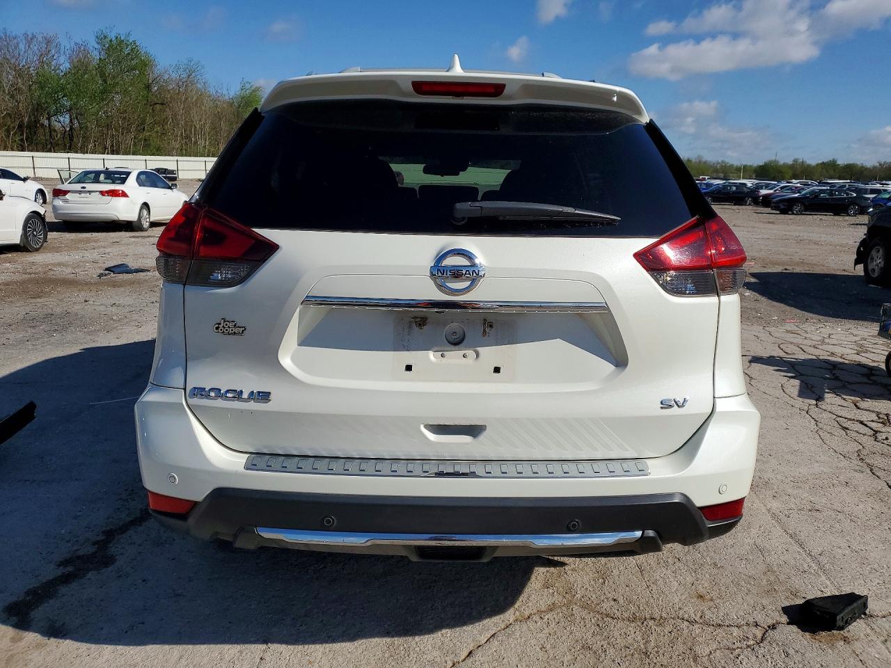 2019 NISSAN ROGUE SV photo 6