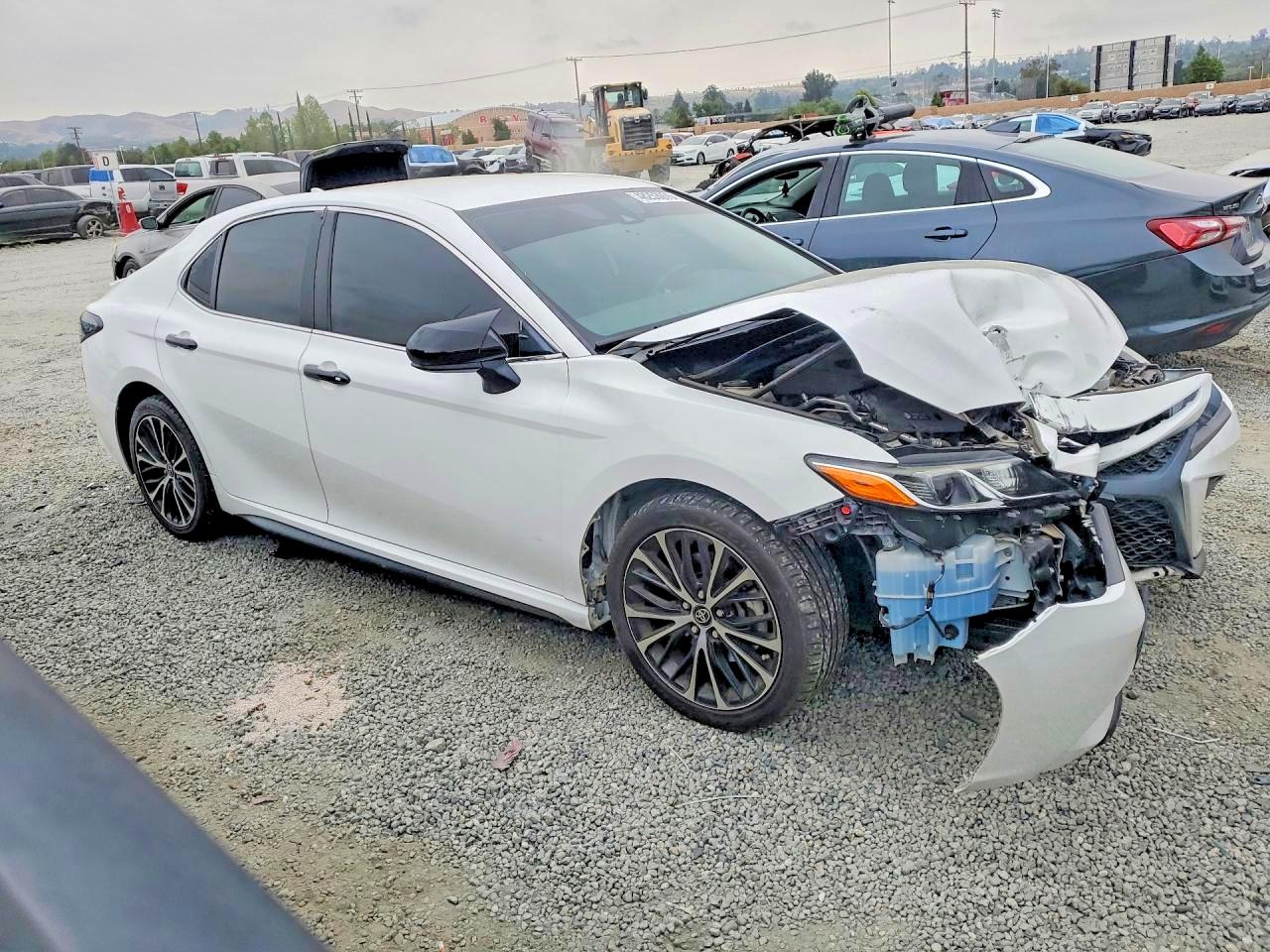 2020 TOYOTA CAMRY SE photo 10