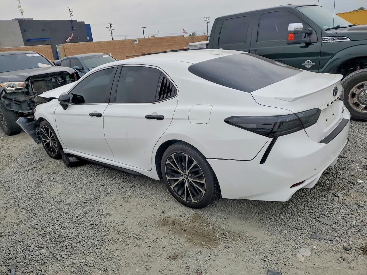 2020 TOYOTA CAMRY SE photo 4