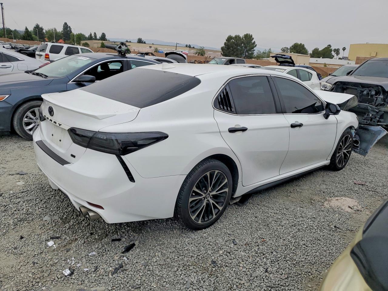 2020 TOYOTA CAMRY SE photo 7