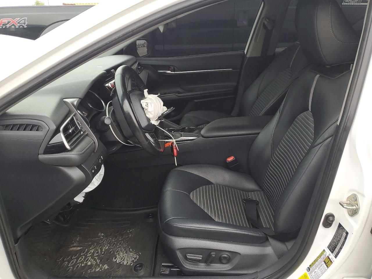 2020 TOYOTA CAMRY SE photo 19
