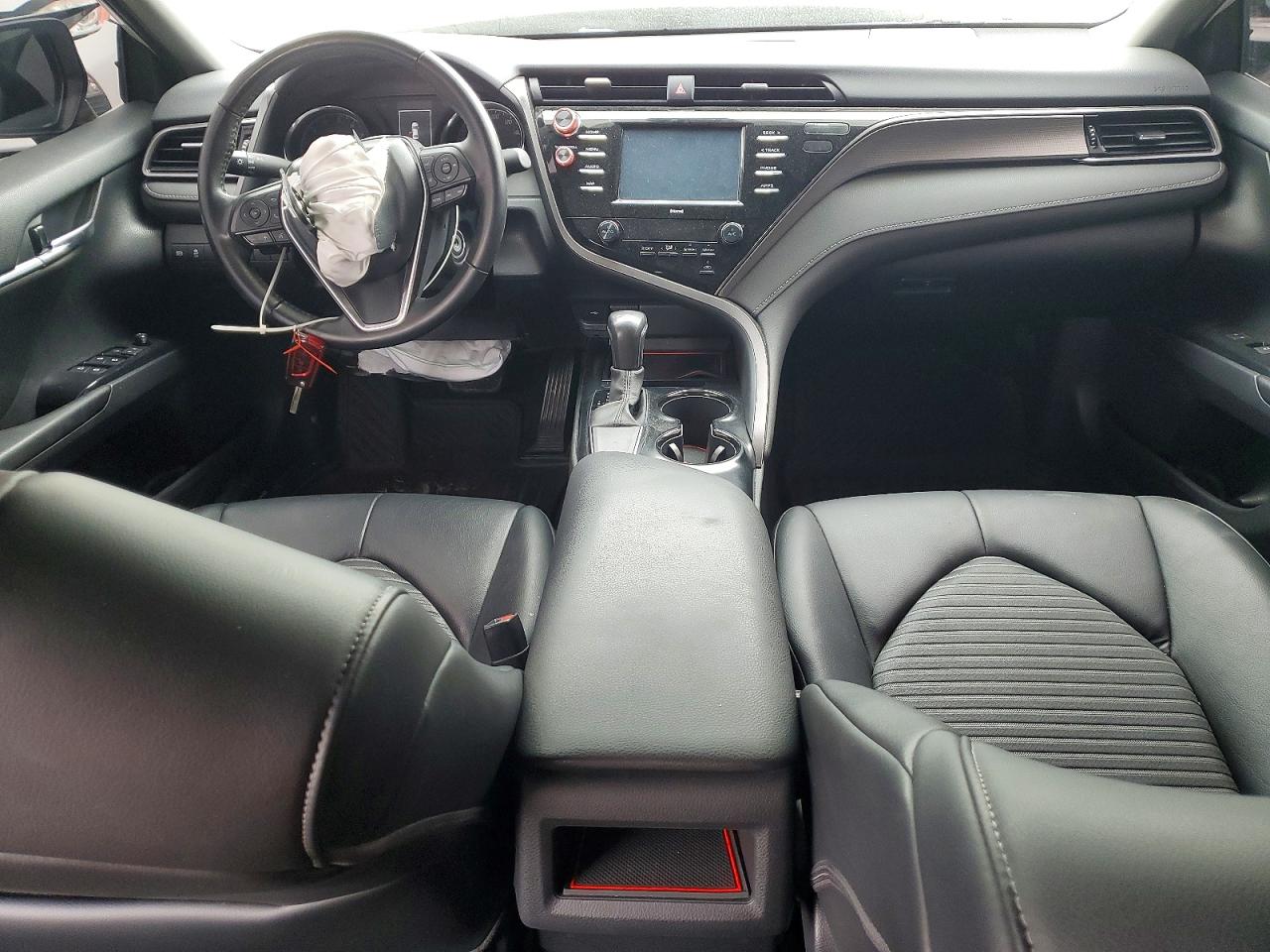 2020 TOYOTA CAMRY SE photo 22