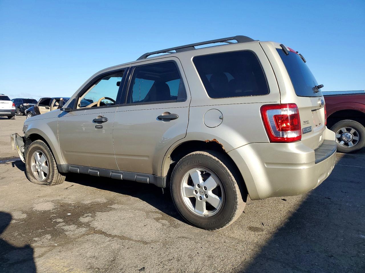 2012 FORD ESCAPE XLT photo 4