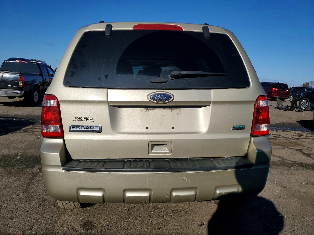 2012 FORD ESCAPE XLT photo 16