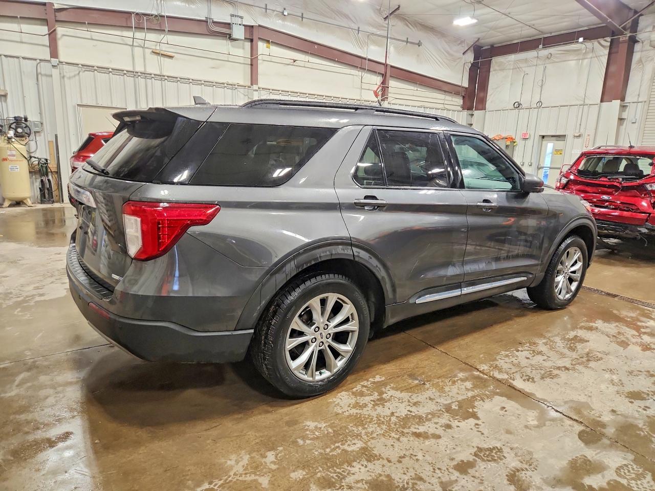 2020 FORD EXPLORER XLT photo 3
