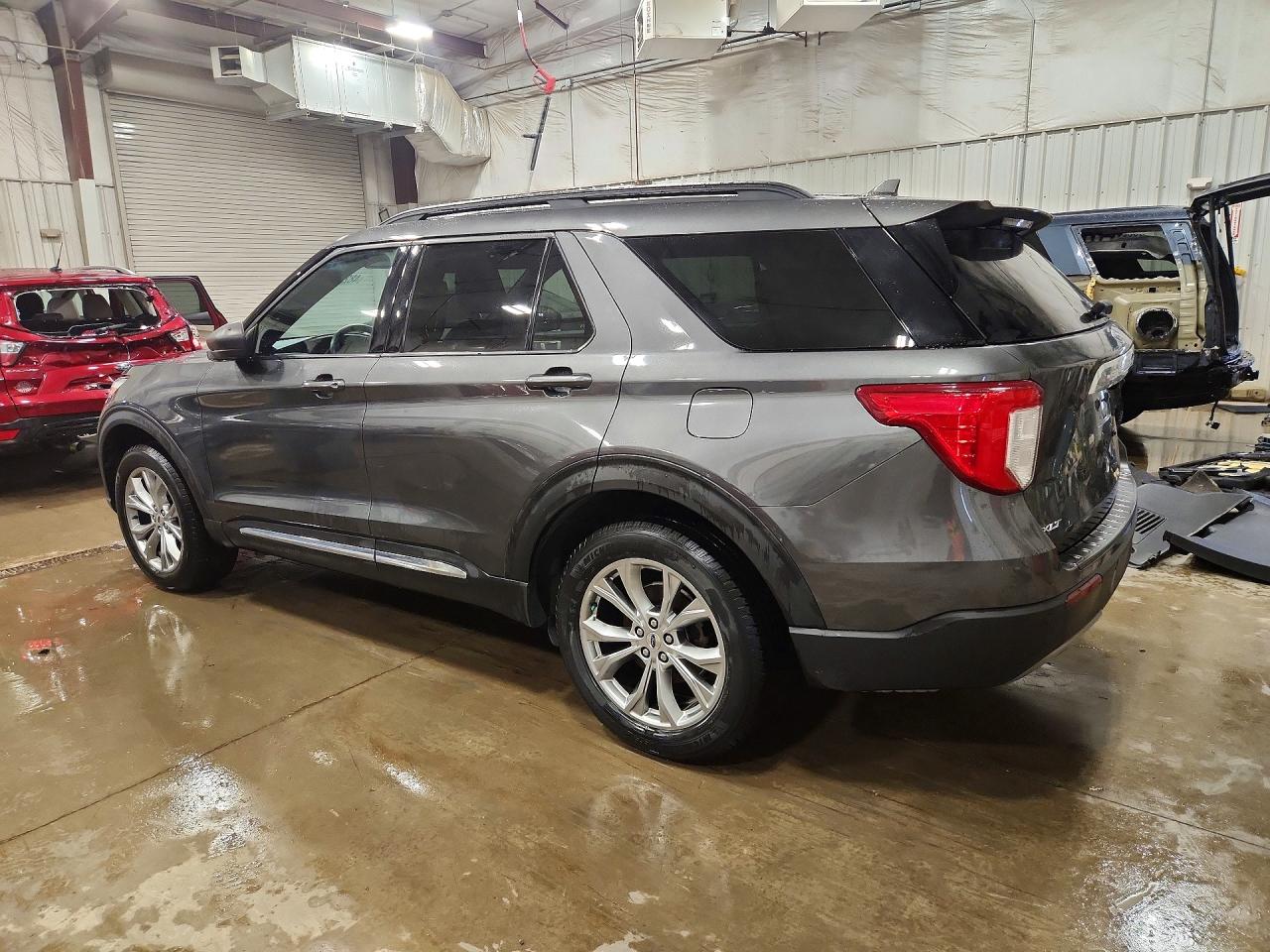 2020 FORD EXPLORER XLT photo 2