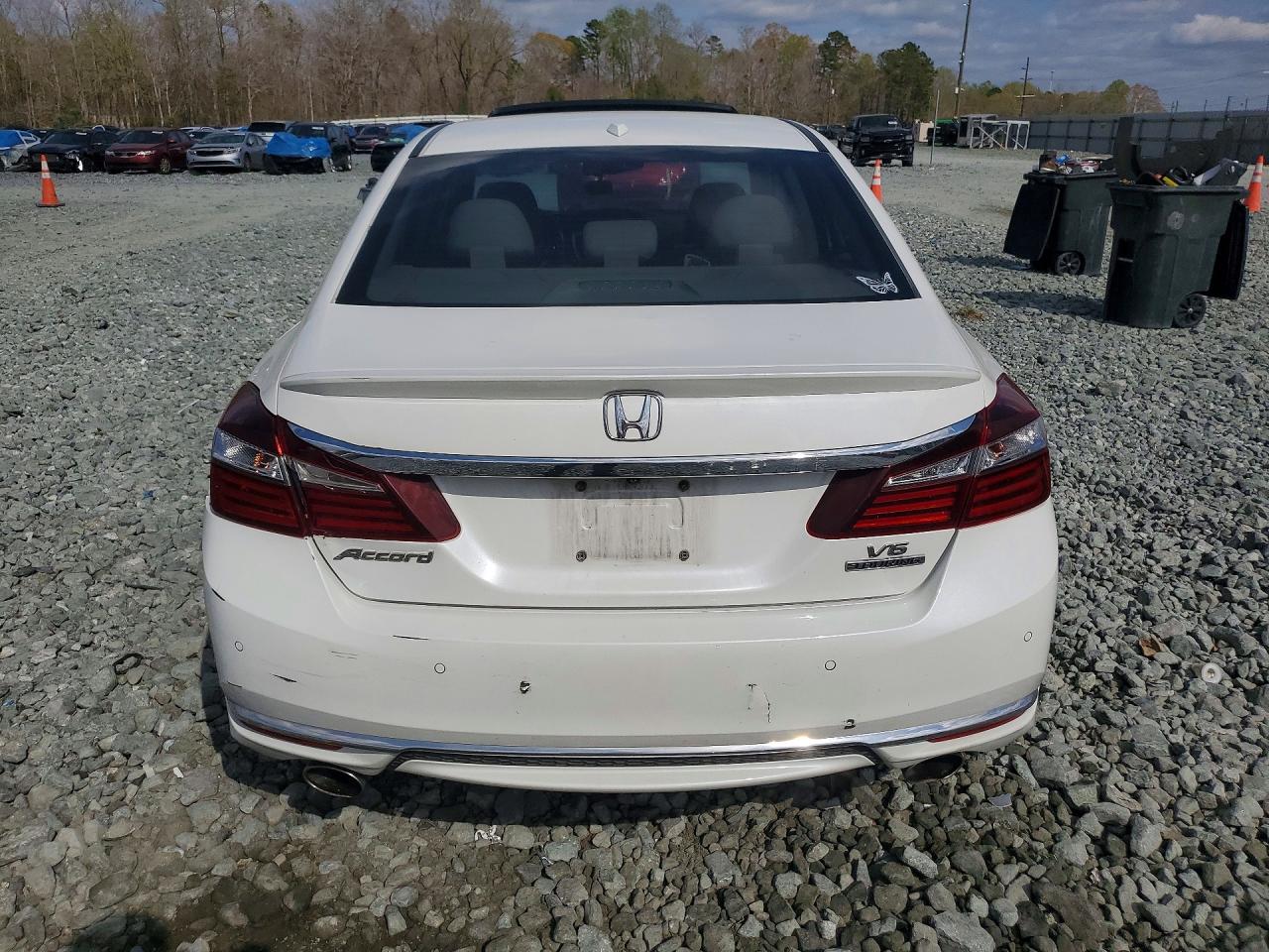 2017 HONDA ACCORD TOURING photo 11