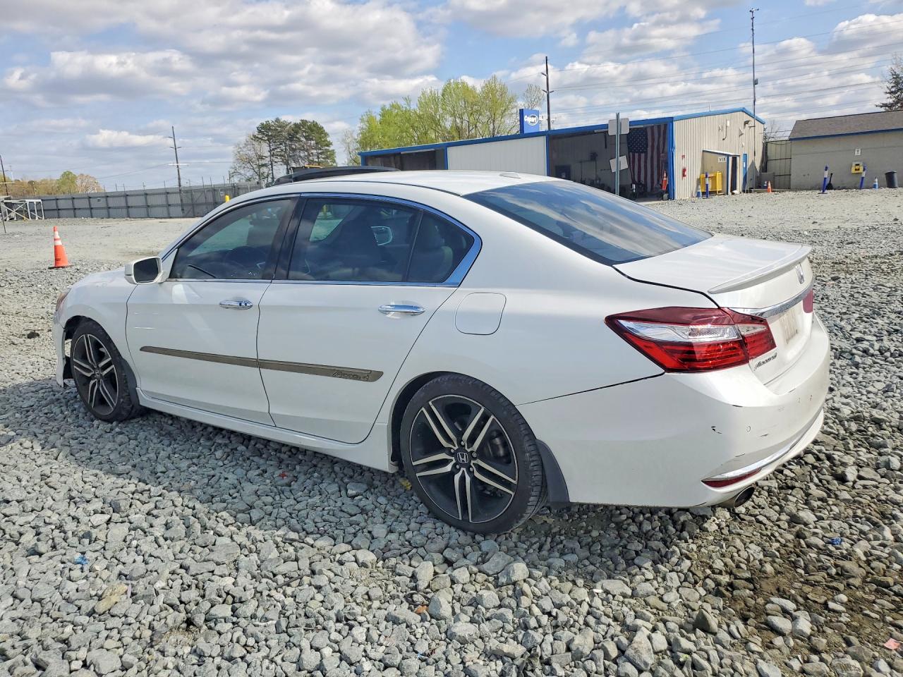2017 HONDA ACCORD TOURING photo 3