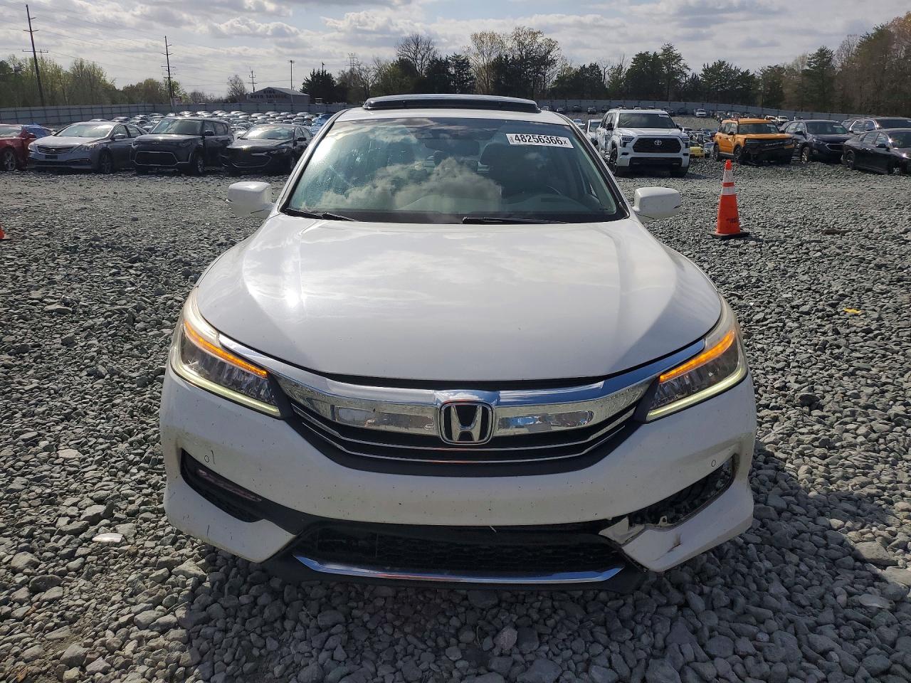 2017 HONDA ACCORD TOURING photo 9