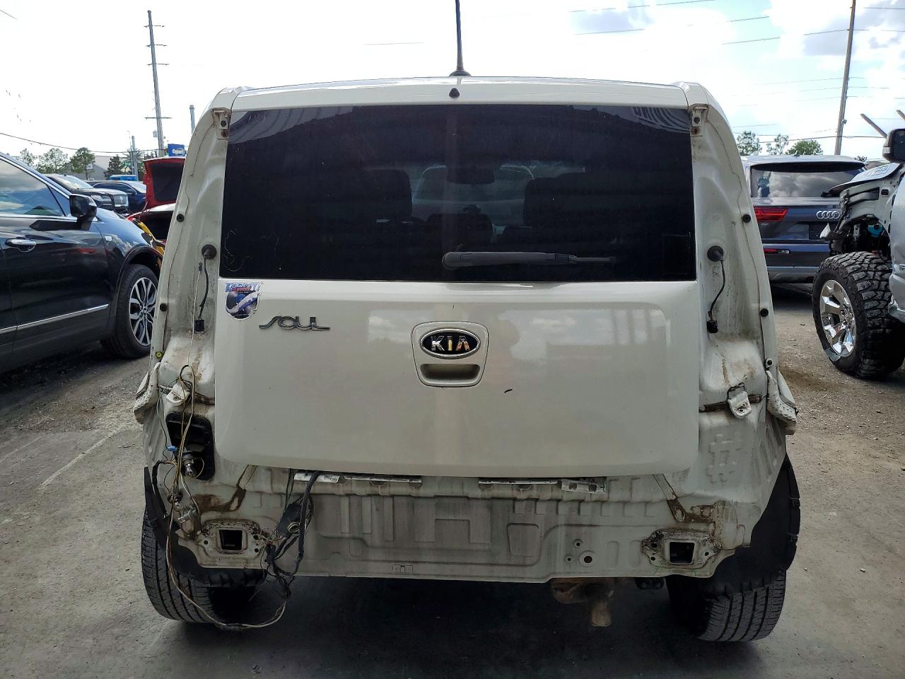 2011 KIA SOUL + photo 11