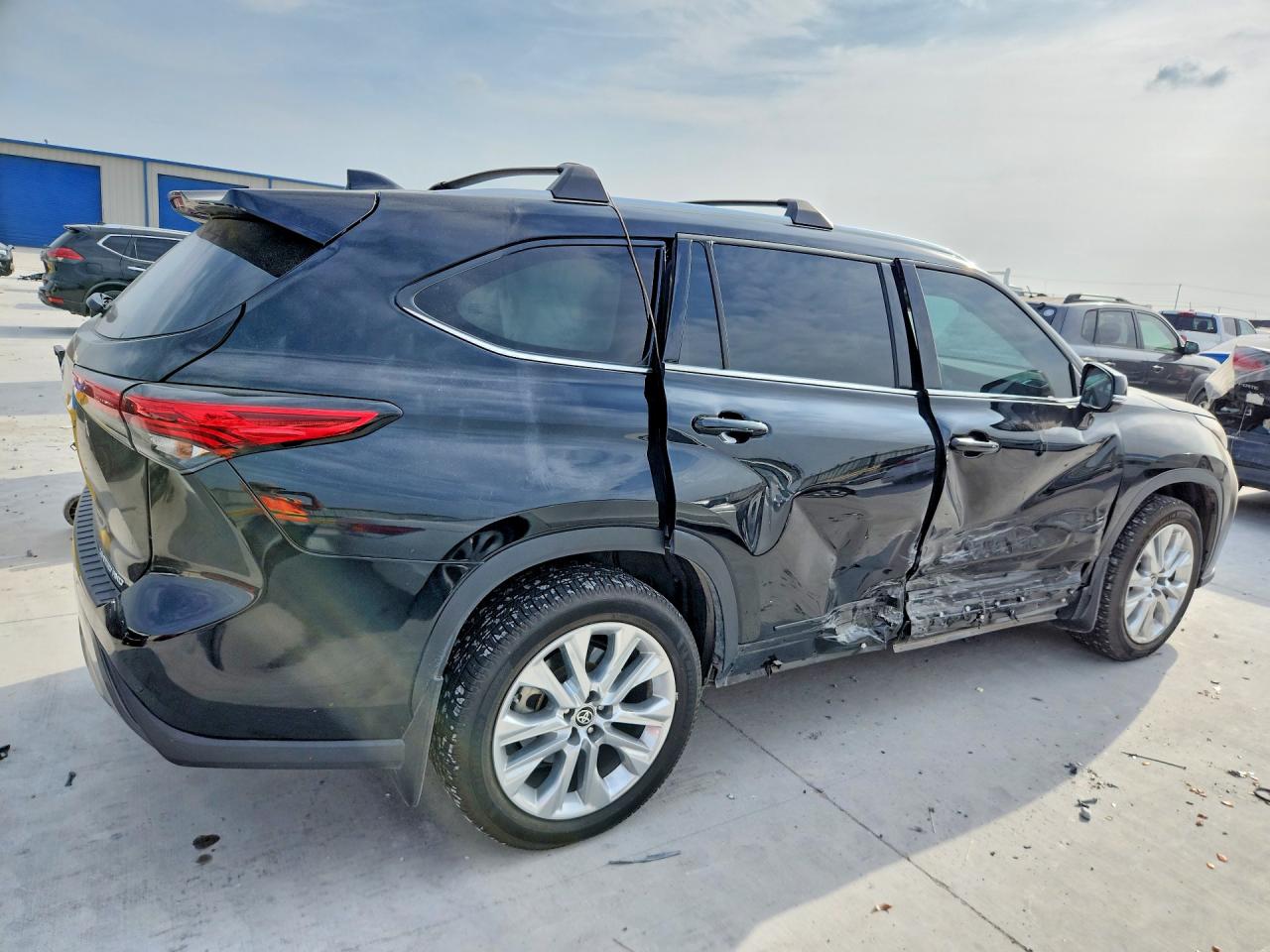 2022 TOYOTA HIGHLANDER LIMITED photo 7
