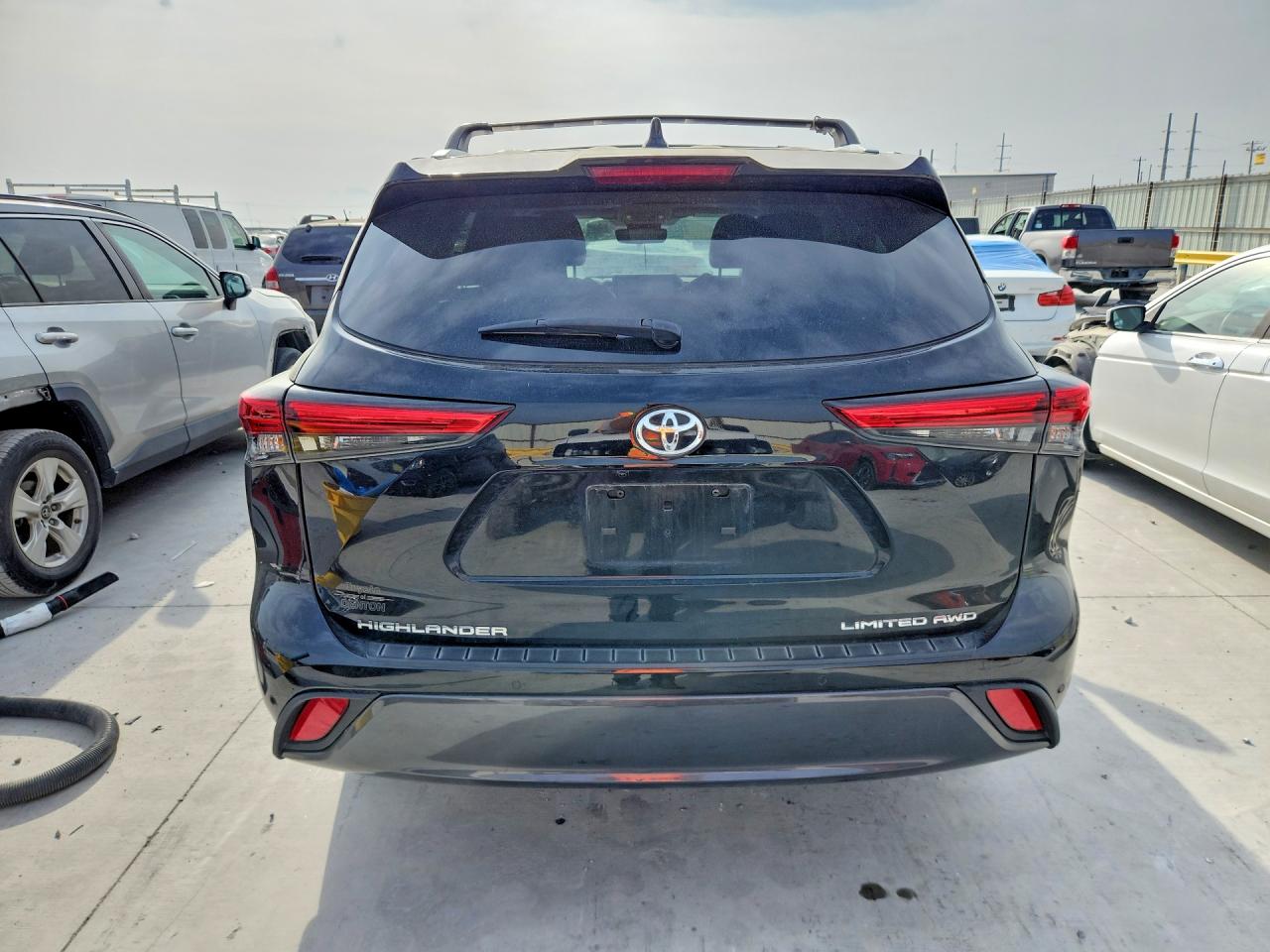 2022 TOYOTA HIGHLANDER LIMITED photo 16