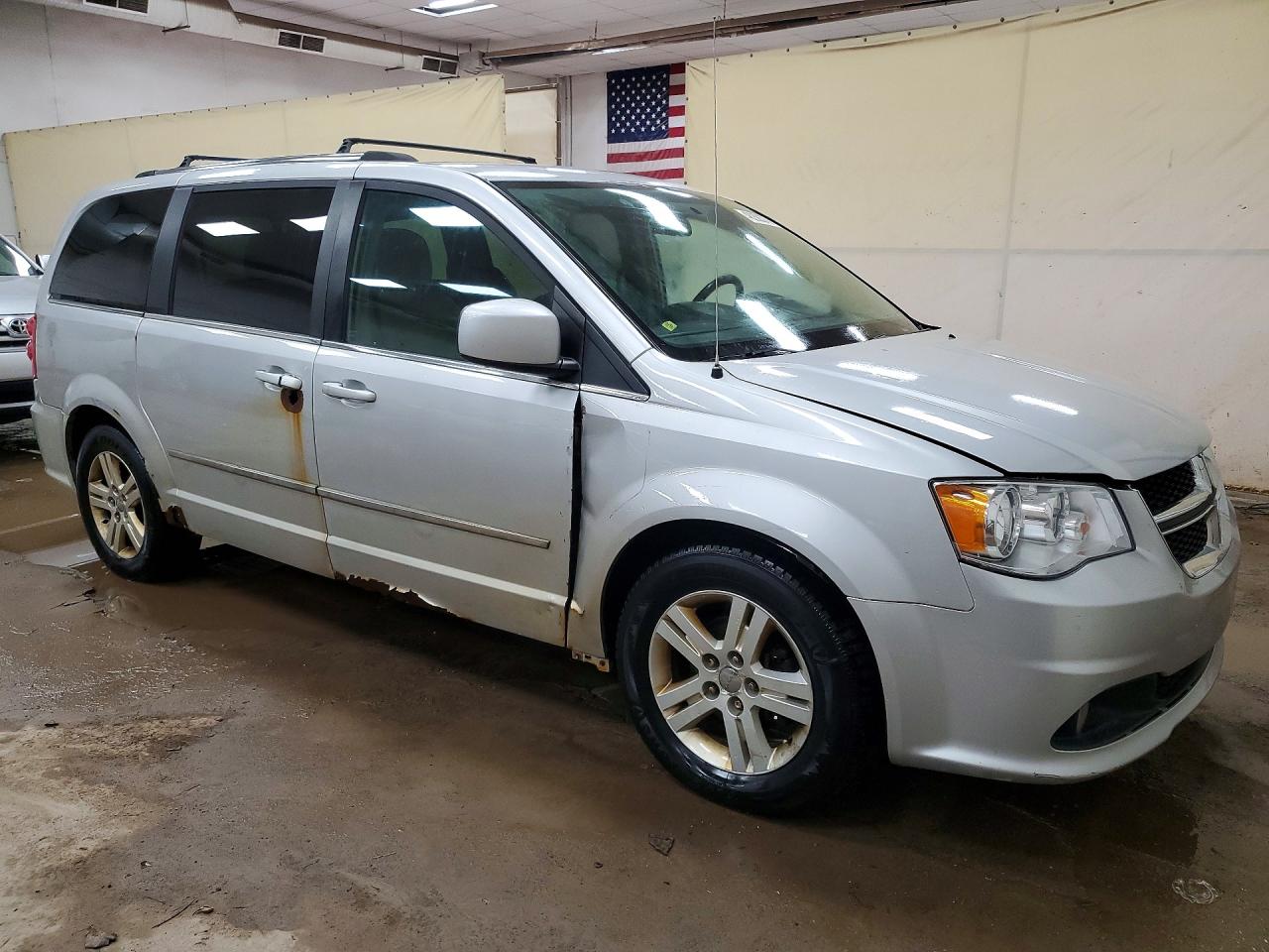 2011 DODGE GRAND CARAVAN CREW photo 10