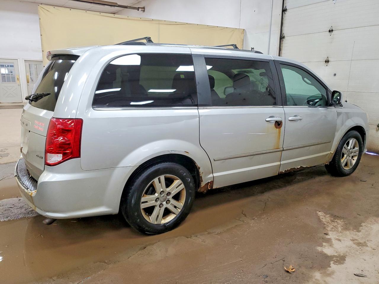 2011 DODGE GRAND CARAVAN CREW photo 7